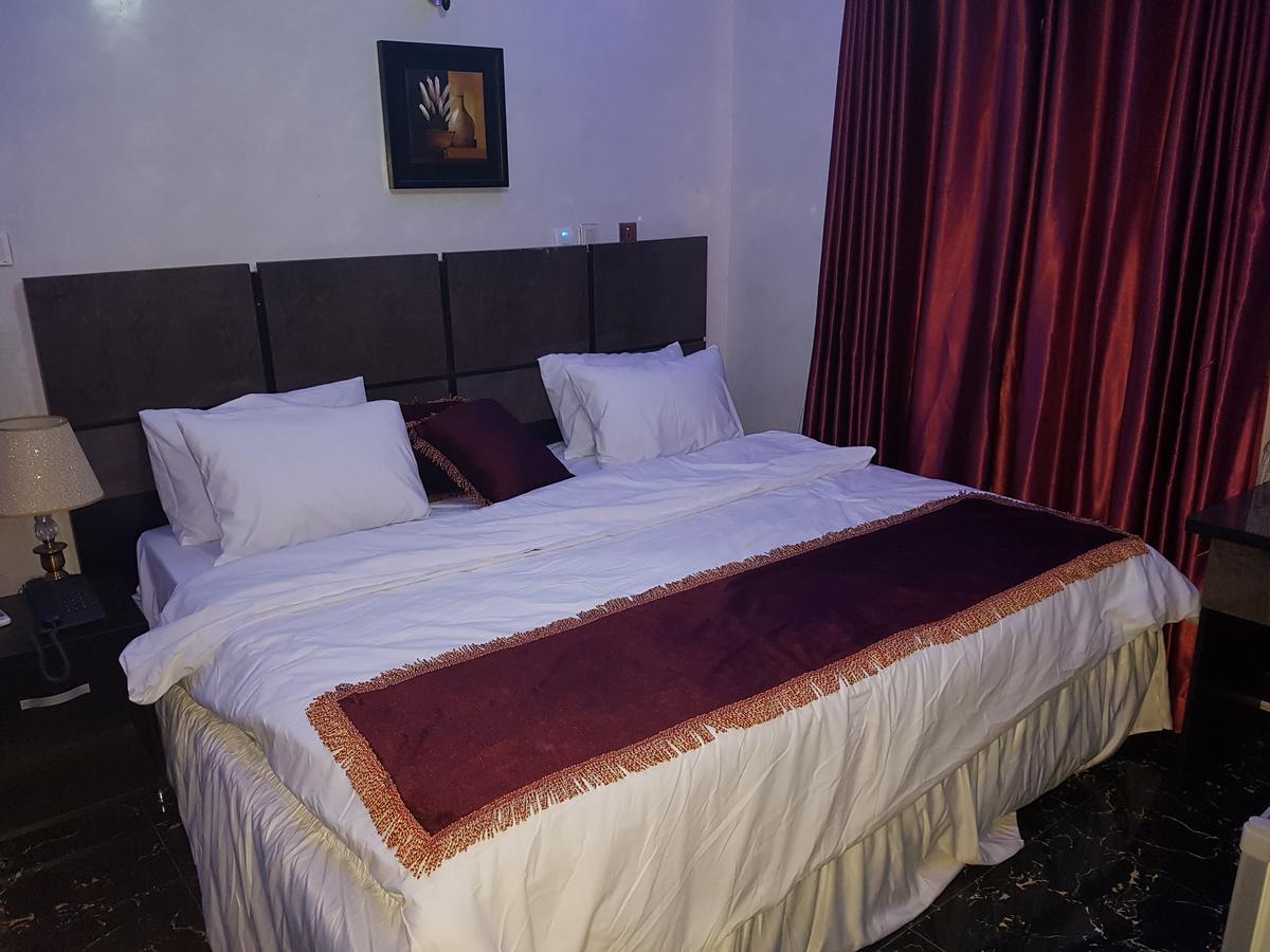 The Resident Hotel Owerri Dış mekan fotoğraf
